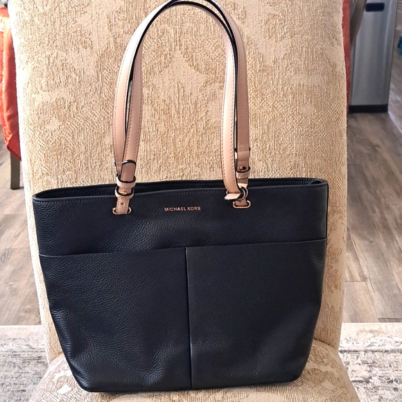 Michael Kors Handbags - Michael Kors Bedford Med Black Pebble Leather Tote